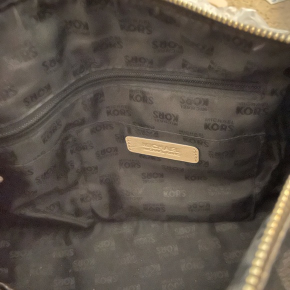 Michael kors satchel bag like new - Picture 4 of 4